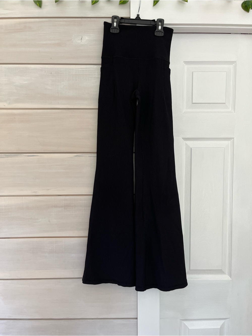 Athleta Salutation Stash Rib Flare pants XXS EUC
